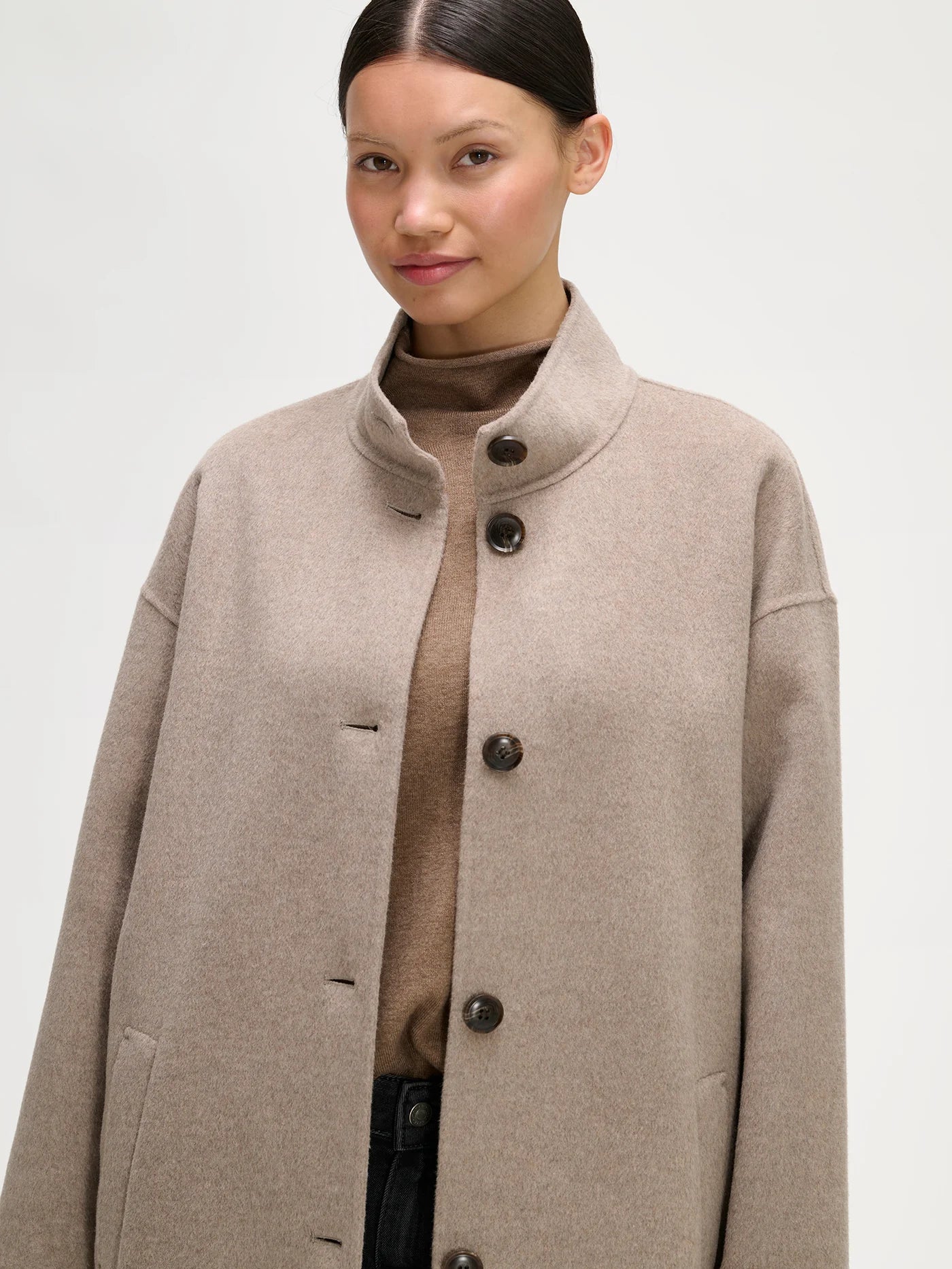 Dames Mantel Beige | Hoge Kraag | Enkelrij Knopen | Winterjas