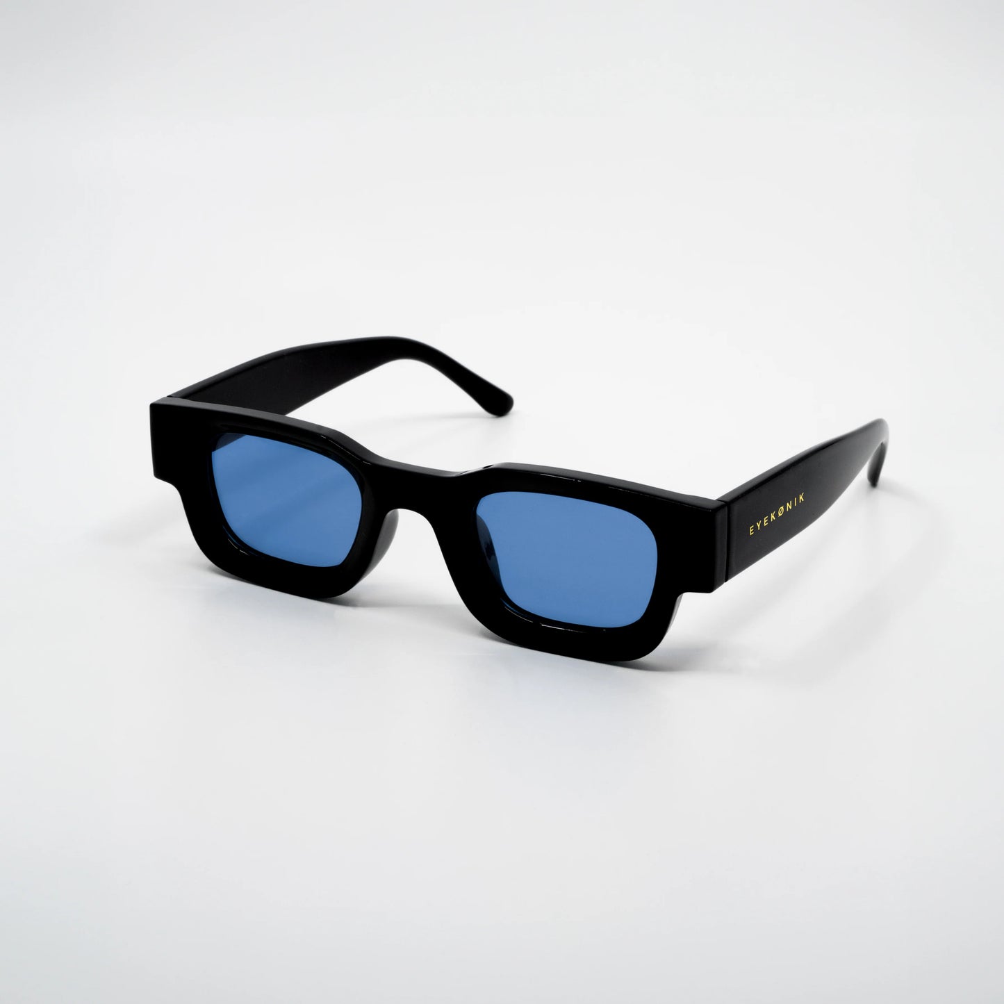 Nova | Zonnebril met blauwe glazen | Zwartkleurig