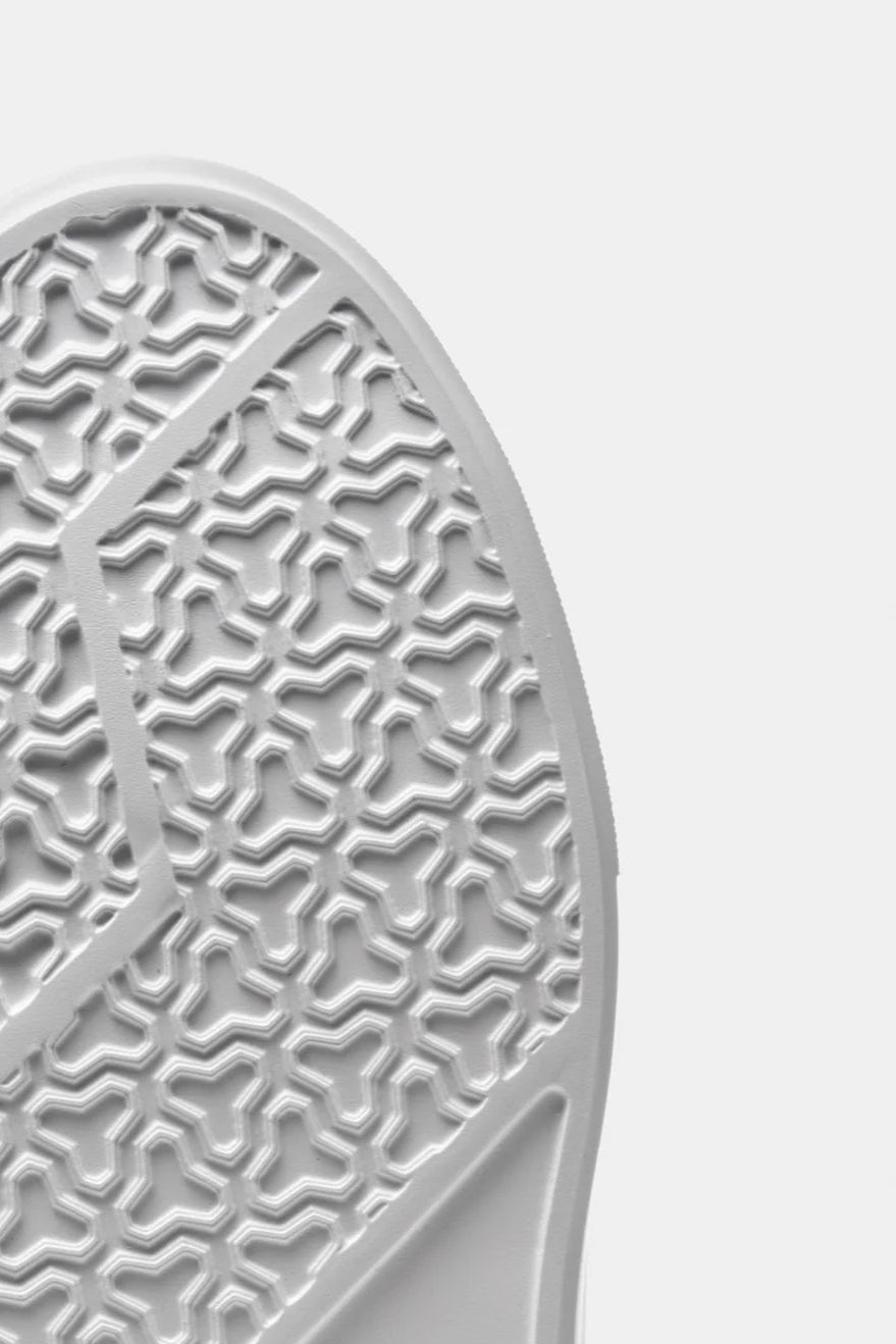 Herensneakers | Grijs Suède | Minimalistische Luxe met Witte Zool