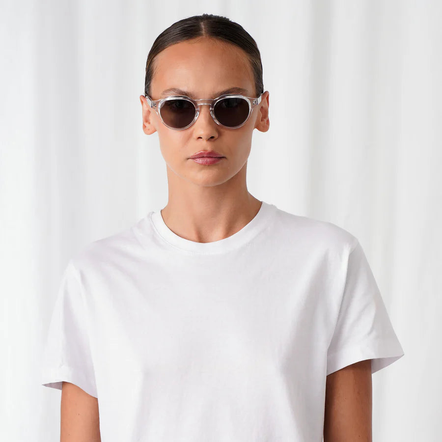 Shadow Frost | Minimalistische zonnebril met rookgrijze look
