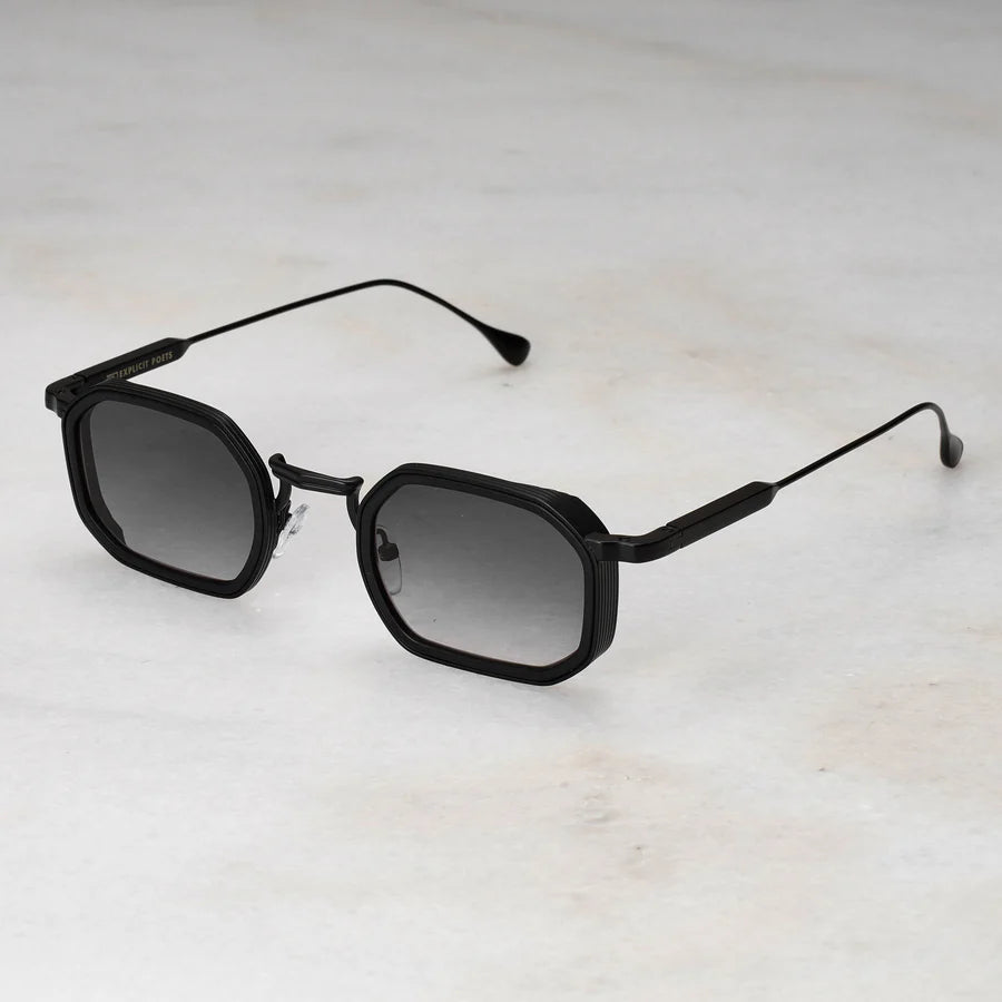Lex Phantom | Zwarte geometrische zonnebril | Smoke glazen | Stoere look