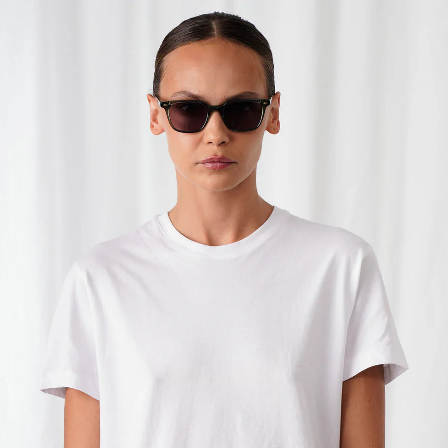 Olive Phantom | Donkergroene zonnebril met donkere glazen