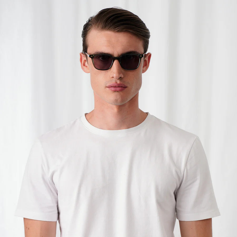Olive Phantom | Donkergroene zonnebril met donkere glazen