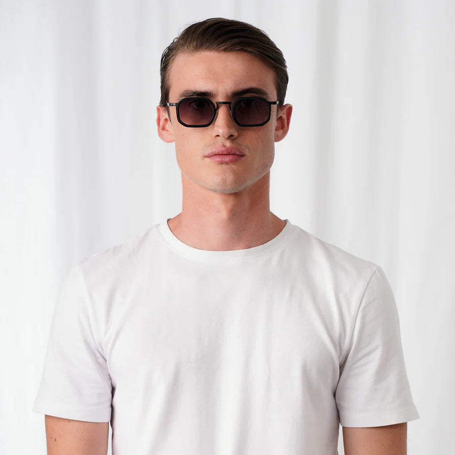 Lex Phantom | Zwarte geometrische zonnebril | Smoke glazen | Stoere look