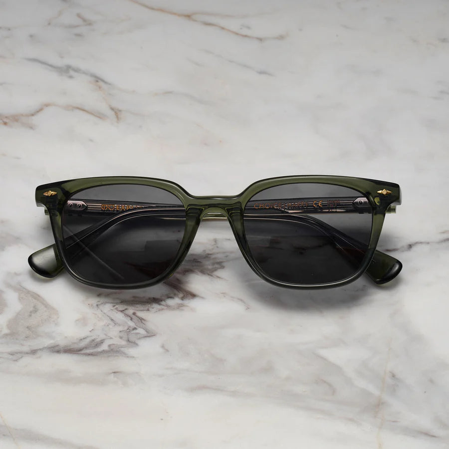 Olive Phantom | Donkergroene zonnebril met donkere glazen