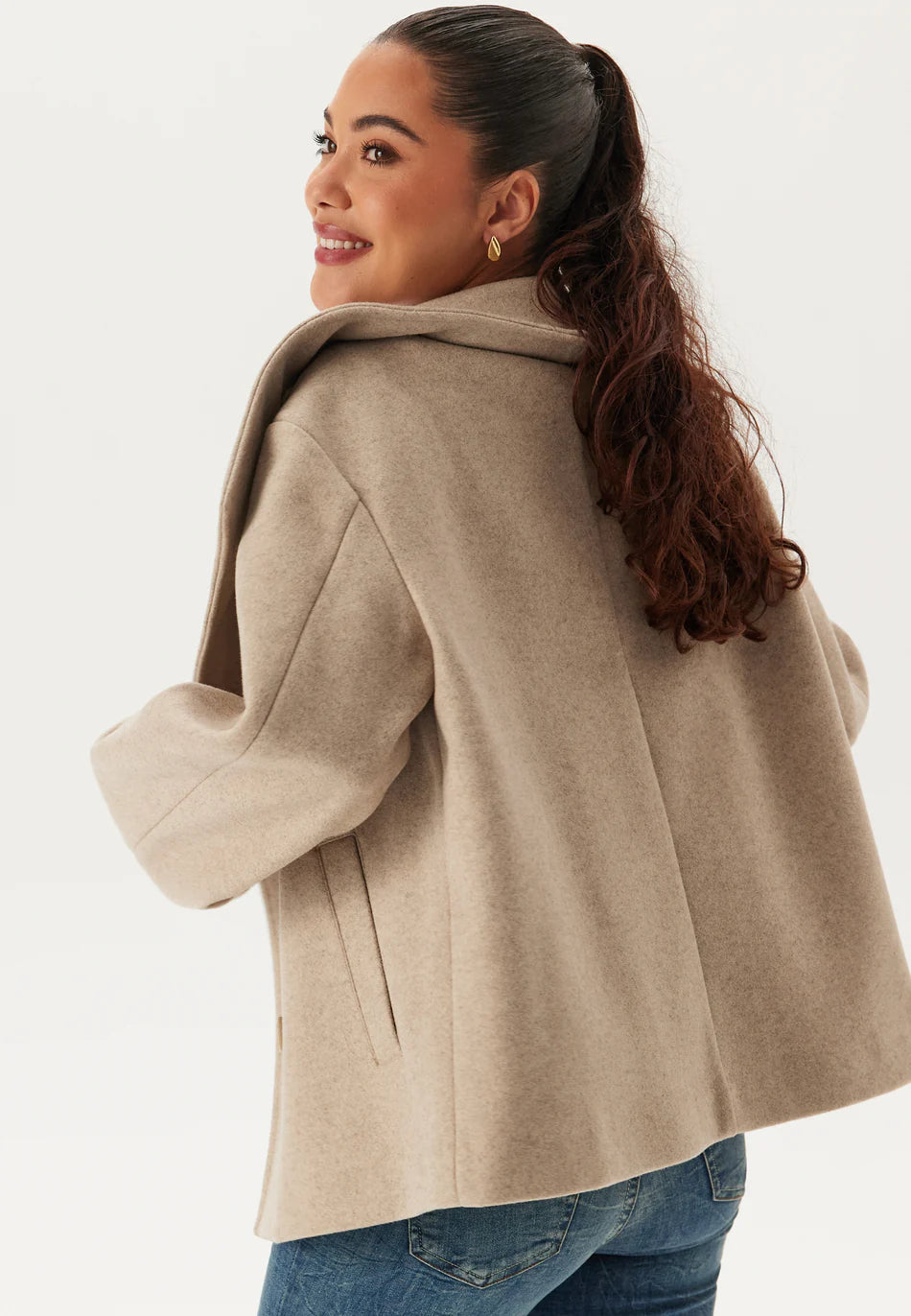 Dames Jas | Beige Wolmix | Dubbelrij Knopen & Brede Kraag