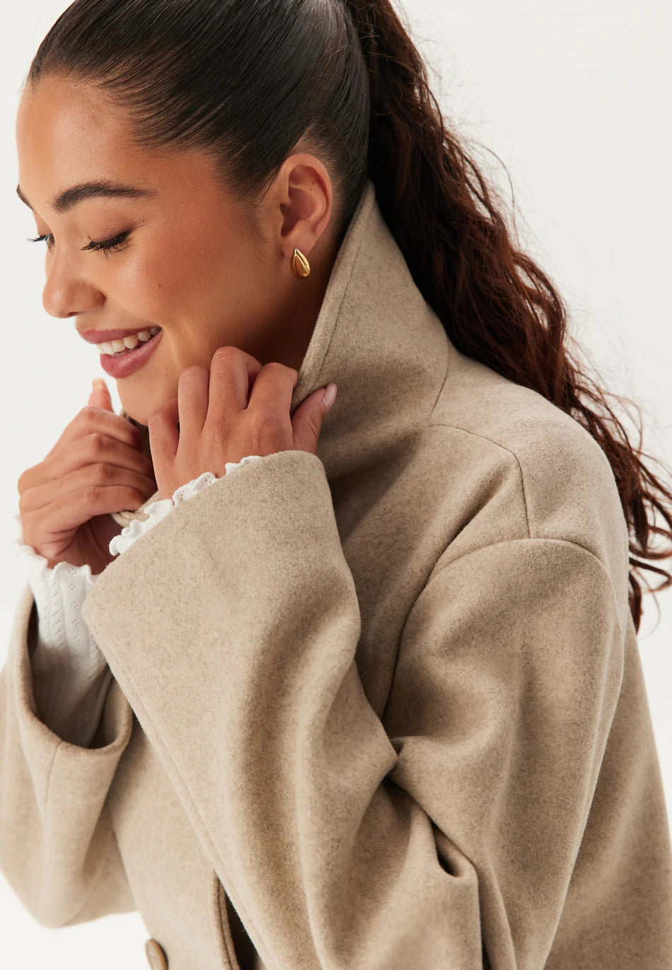 Dames Jas | Beige Wolmix | Dubbelrij Knopen & Brede Kraag