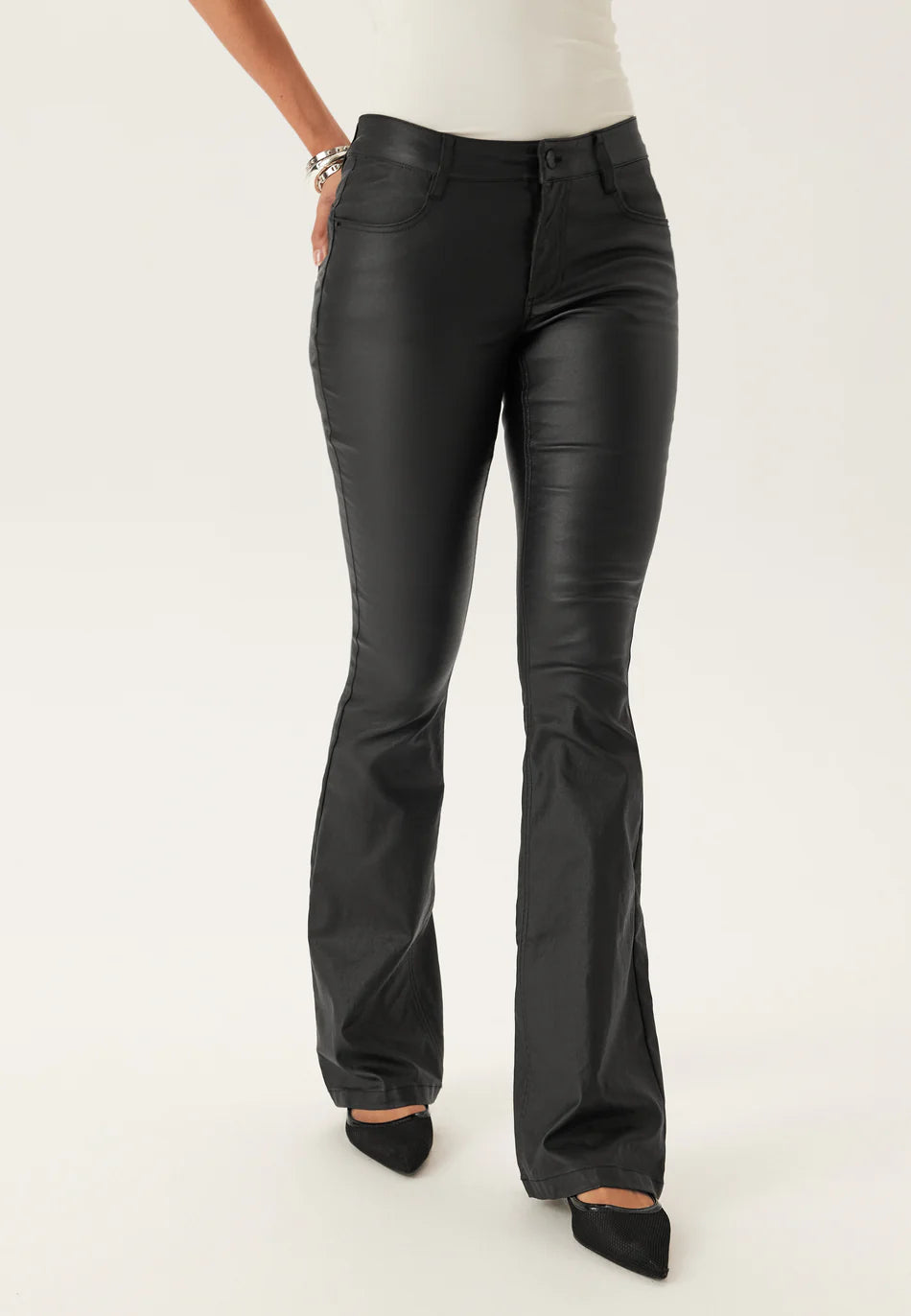 Dames Broek | Zwarte Coated Flared Jeans | Slim Fit
