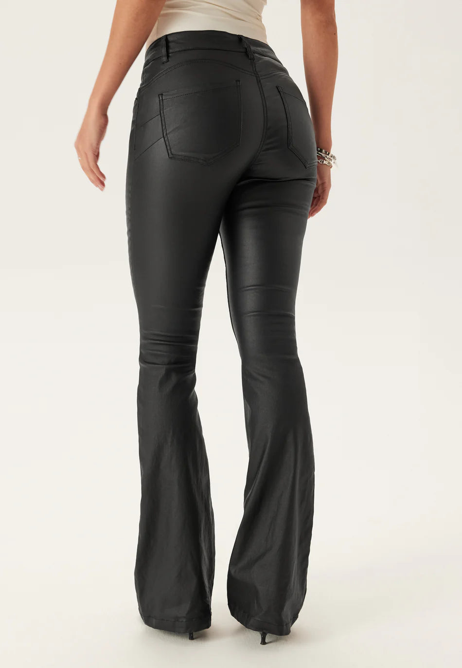 Dames Broek | Zwarte Coated Flared Jeans | Slim Fit