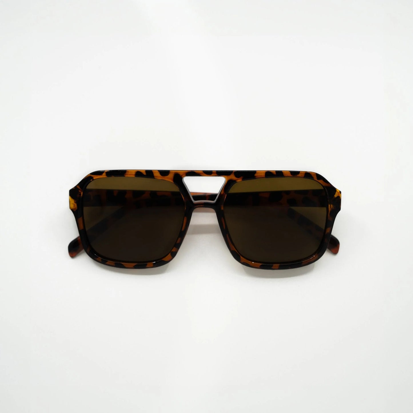 Ridge | Tortoise zonnebril met geometrisch design en bruine glazen