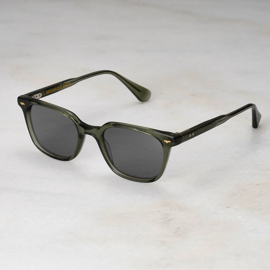 Olive Phantom | Donkergroene zonnebril met donkere glazen