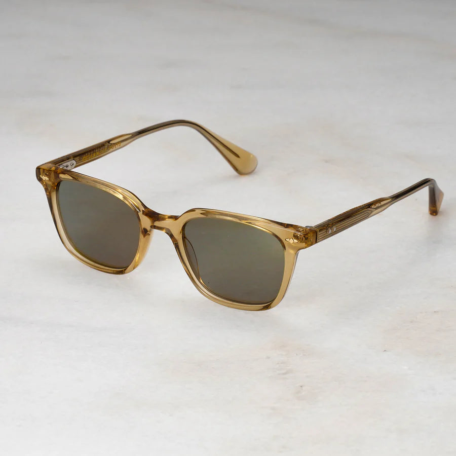 Amber Ash | Goudkleurig frame | Zonnebril met groene glazen