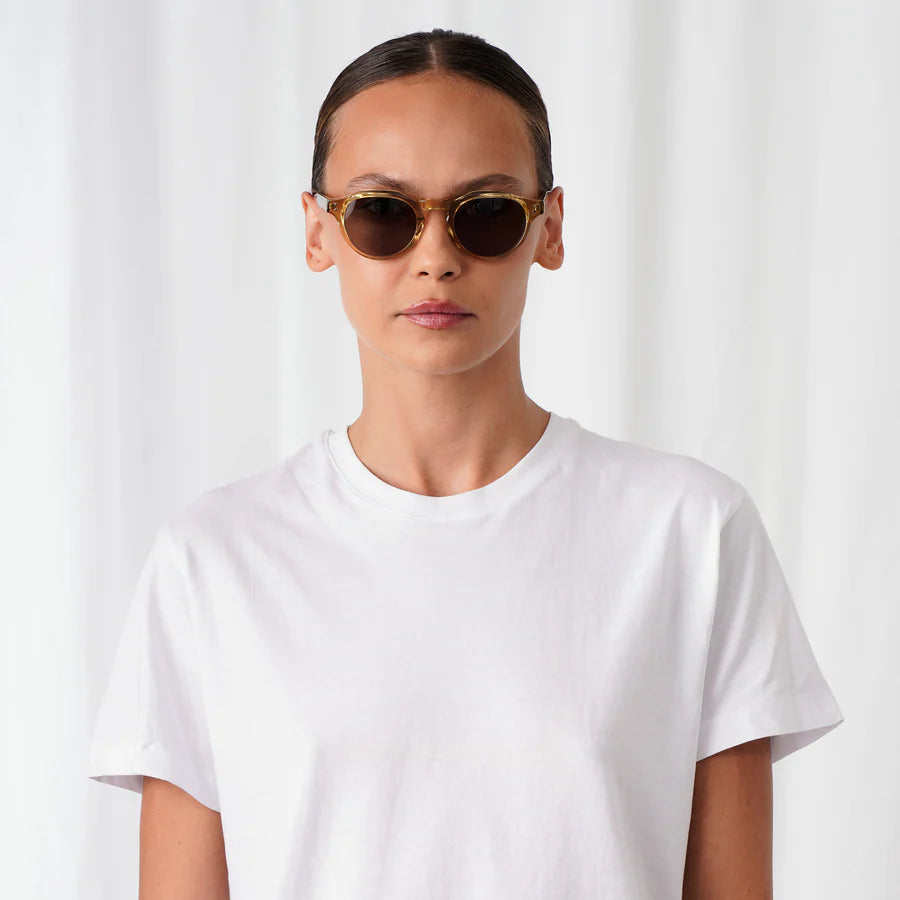 Desert Vibe | Zonnebril met amber montuur en diepe lenzen