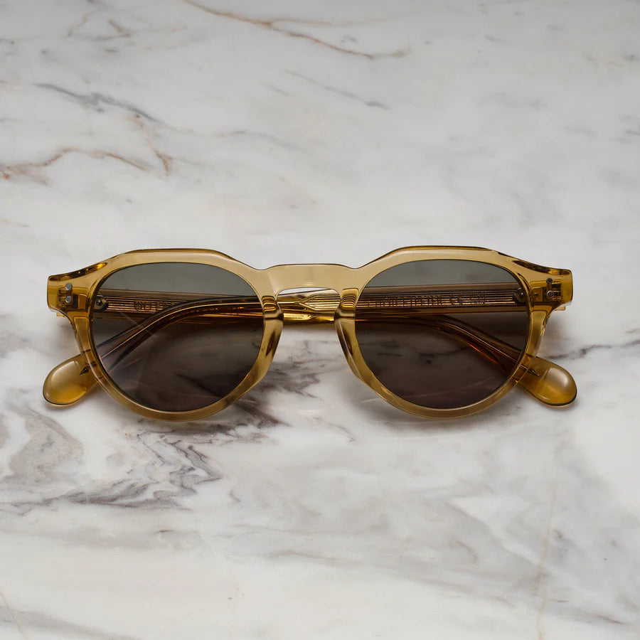 Desert Vibe | Zonnebril met amber montuur en diepe lenzen