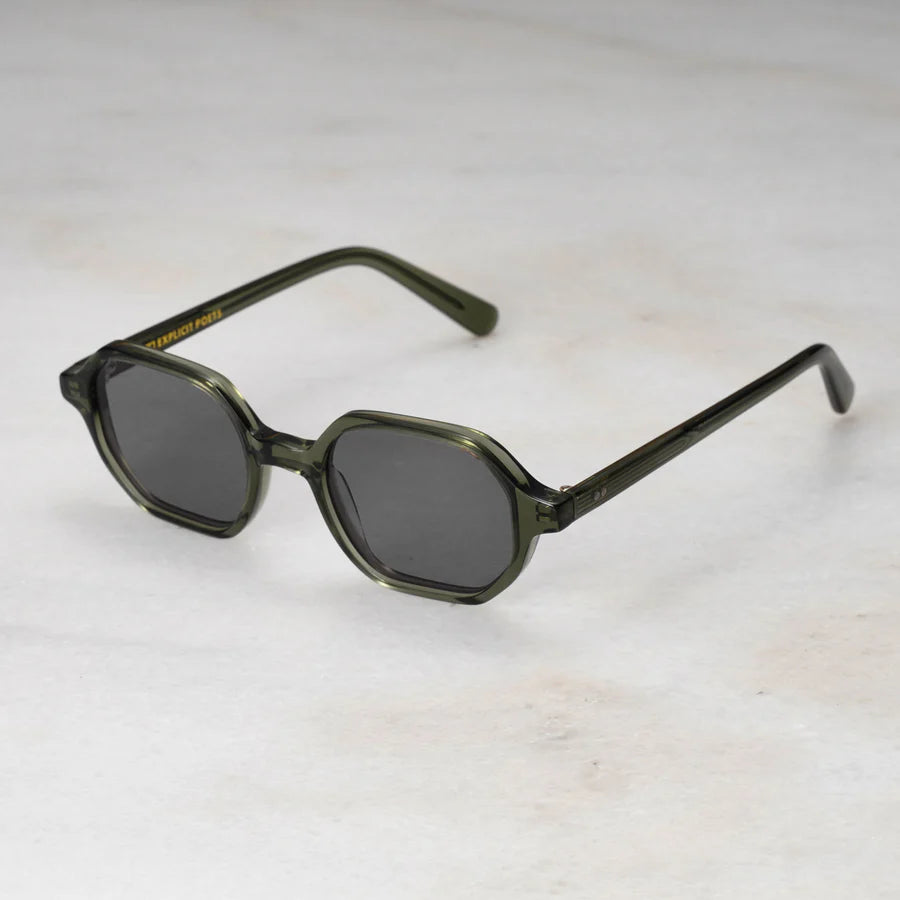Echo | Olijfgroene zonnebril met geometrisch design en donkere glazen