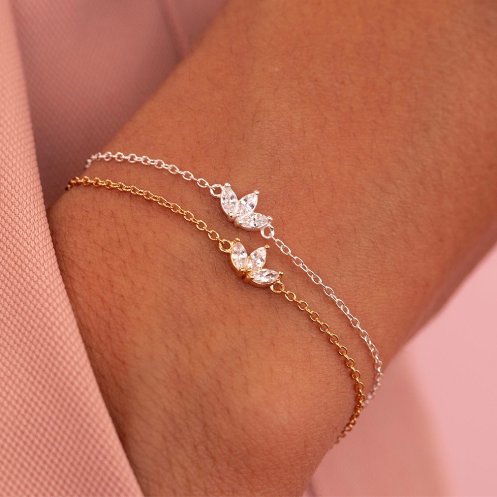 Stijlvolle Lumière Charme kettingarmband in zilver en goud, versierd met sprankelende stenen voor een tijdloze en verfijnde uitstraling.