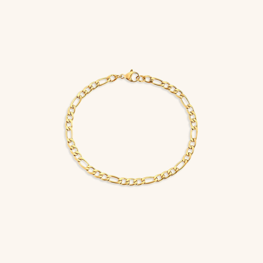 Gouden Lusso Vero armband met een verfijnd en tijdloos ontwerp, afgebeeld tegen een neutrale achtergrond. Een stijlvolle accessoire voor elke gelegenheid.