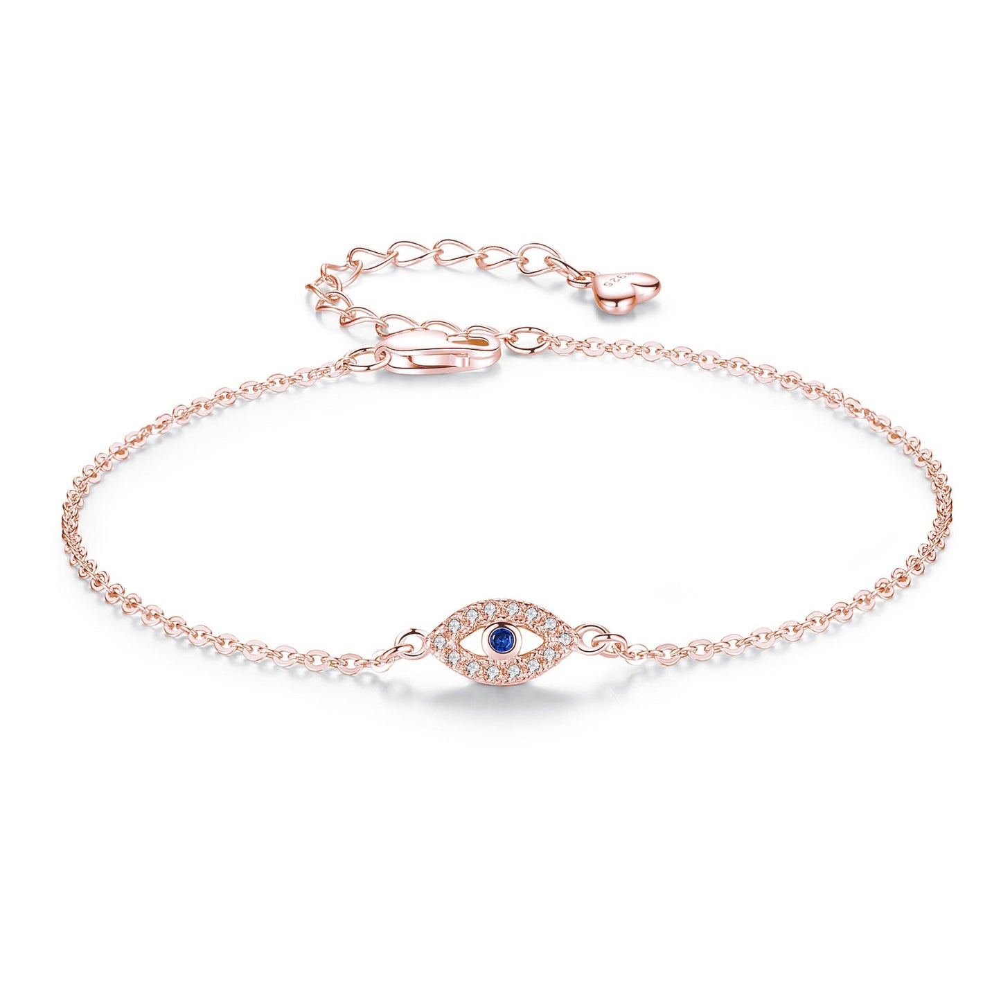 Een elegante roségouden MystiekAegis armband met een beschermende hanger in de vorm van een oog, subtiel ingelegd met sprankelende kristallen en een diepblauw middelpunt. Deze verstelbare en mysterieuze armband straalt verfijning en betekenis uit, ideaal als stijlvol en persoonlijk accessoire.