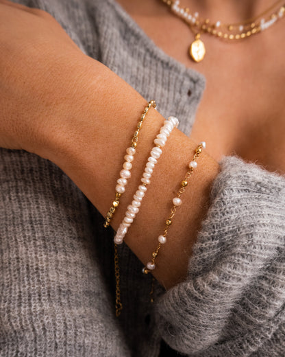 PureChic armbanden met kostbare parels en gouden accenten, perfect gecombineerd voor een elegante en verfijnde stijl