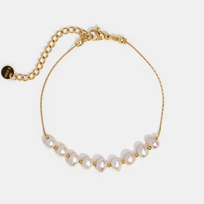 PureLuxe Jewelry armband – tijdloos en verfijnd ontwerp met parels en een gouden ketting. Elegant accessoire dat perfect is voor elke gelegenheid, geeft een klassieke en luxueuze uitstraling.