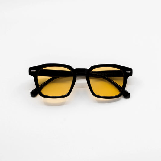 Amber | Zonnebril met amber glazen | Zwart montuur