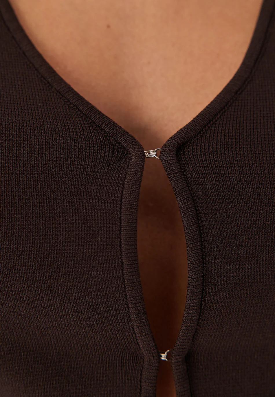 Donkerbruine Scuba Top | V-Hals Blouse van Polyester Blend | Lange Mouwen Dames