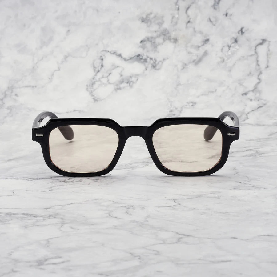 Dust | Zwarte zonnebril met beige glazen