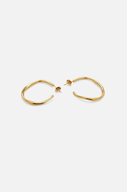 Solstice | Oorring met vloeiende vorm | Goudkleurig