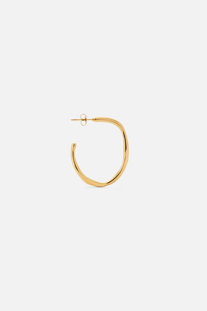 Solstice | Oorring met vloeiende vorm | Goudkleurig
